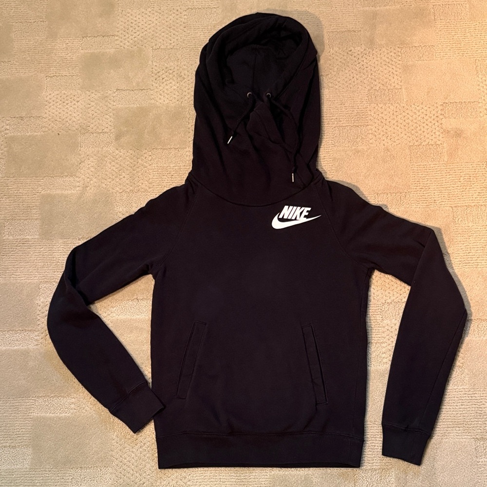 Nike women’s xs Black Pullover Hoodie with roomy, extended hood. Kangaroo hood.